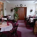 Hotelpension Schwalbennest بيت ضيافة Benz